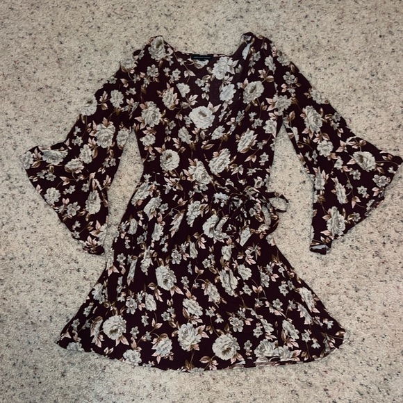 American Eagle Bohemian Wrap Blouse Red Floral Bell Sleeve Women’s Size S - Picture 5 of 10